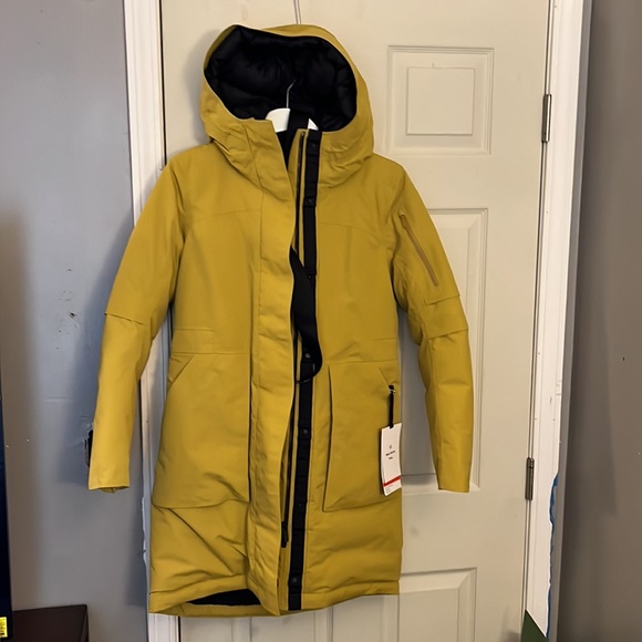 Lululemon Winter Warrior Parka - Picture 2 of 6